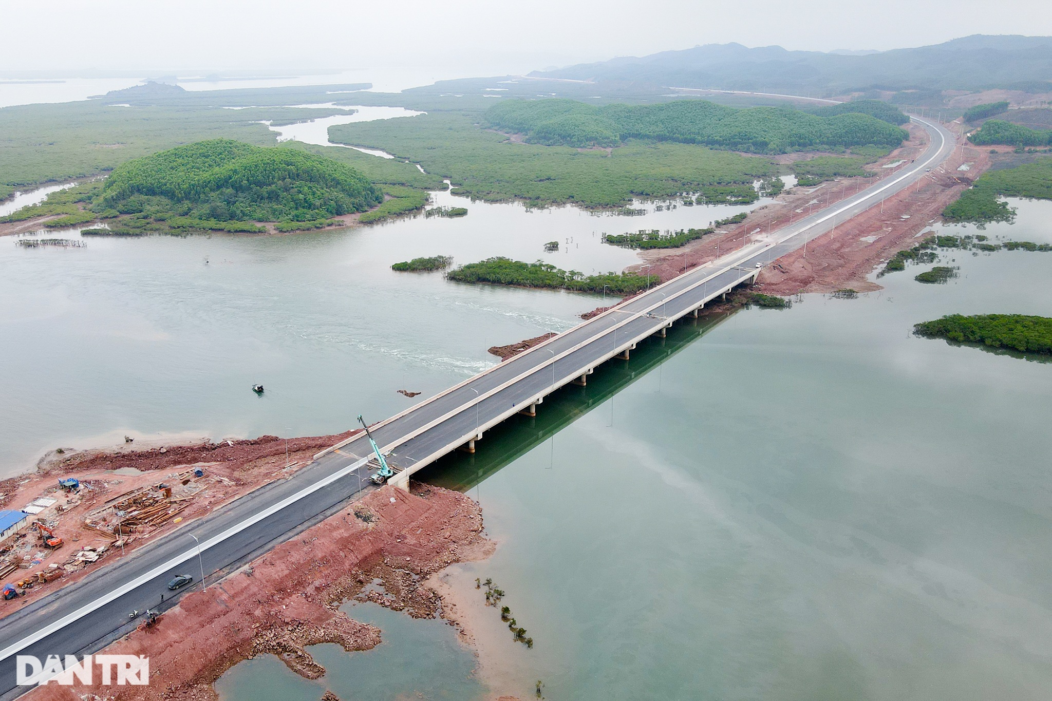 Toàn cảnh cao tốc Vân Đồn - Tiên Yên trước lễ thông xe vào ngày 30/4 - 7 Toàn cảnh cao tốc Vân Đồn - Tiên Yên trước lễ thông xe vào ngày 30/4 - 7