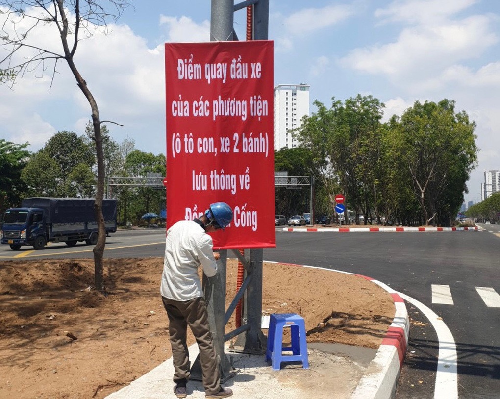 TPHCM chưa đóng nút giao Đồng Văn Cống, cấm xe máy và ô tô rẽ trái từ 11/5 - 2 TPHCM chưa đóng nút giao Đồng Văn Cống, cấm xe máy và ô tô rẽ trái từ 11/5 - 2