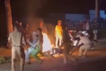 Bị kiểm tra nồng độ cồn, người đàn ông ở Bình Thuận đốt xe máy