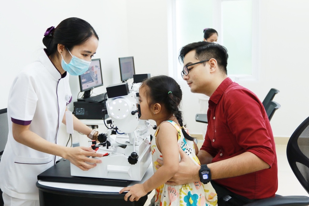 Tật khúc xạ ở trẻ - Nỗi lo của nhiều phụ huynh - 1 Tật khúc xạ ở trẻ - Nỗi lo của nhiều phụ huynh - 1