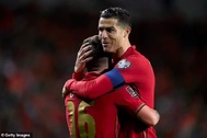 C.Ronaldo cán mốc "khủng" trong ngày Bồ Đào Nha chiến thắng