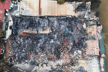 Cảnh tan hoang sau vụ cháy xưởng bao bì rộng hơn 1.000m2 ở Vĩnh Phúc