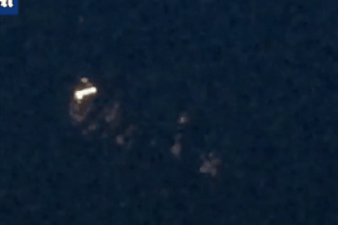 Chùm sáng kỳ lạ di chuyển trên bầu trời Anh