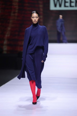 Top 4 Next Top Model đọ dáng trên sàn catwalk, Mai Hoa phục hồi sau cú ngã - 2