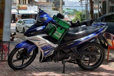 "Cần câu cơm" bị trộm, nam tài xế grab suýt khóc khi nghe công an thông báo