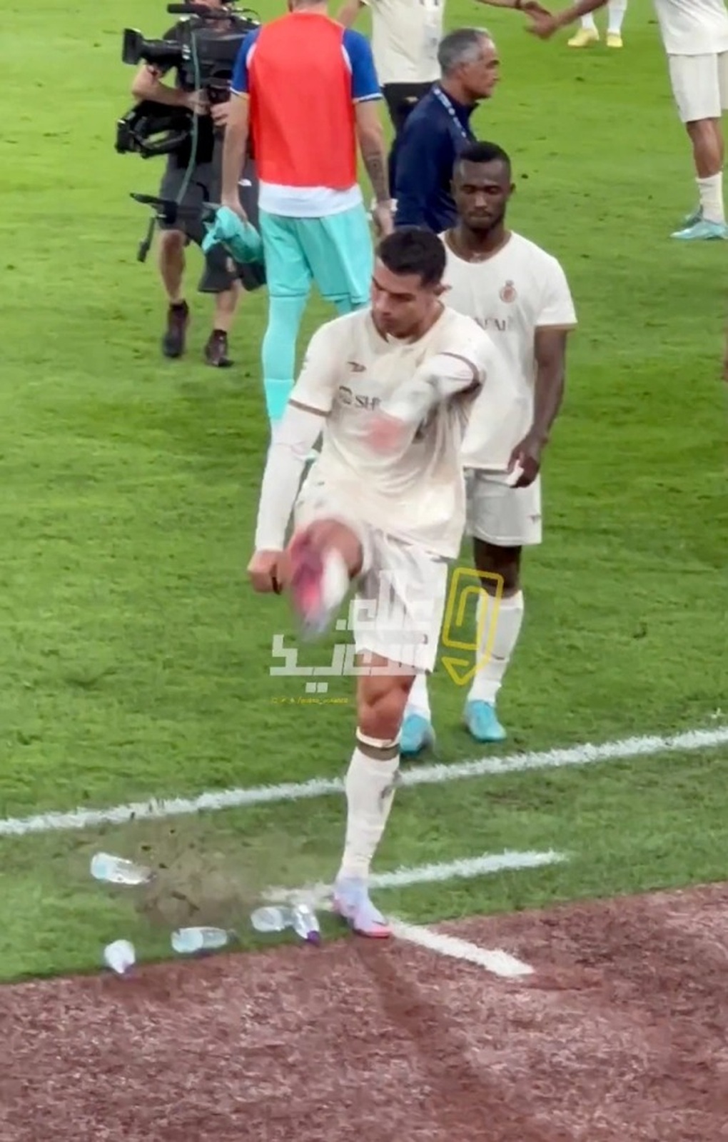 Ronaldo nổi cơn thịnh nộ trong ngày Al Nassr mất ngôi đầu - 2 Ronaldo nổi cơn thịnh nộ trong ngày Al Nassr mất ngôi đầu - 2