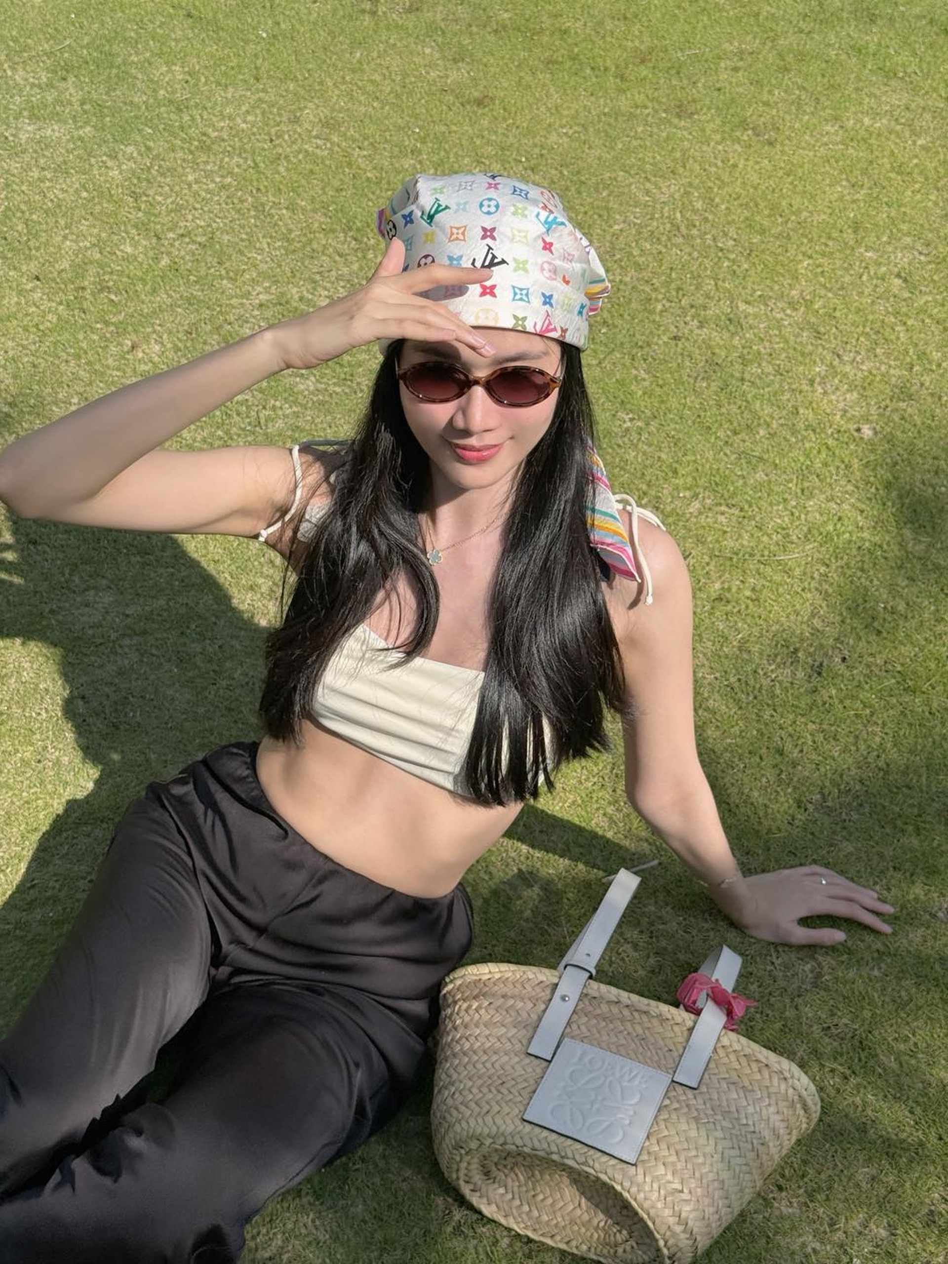 Á hậu giỏi tiếng Pháp học tiến sĩ ở tuổi 27, viên mãn bên chồng tri thức - 8