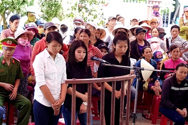 Xét xử vụ đánh hội đồng, lột quần áo thiếu nữ