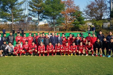 Đội tuyển Việt Nam nhồi thể lực ở Hàn Quốc, chờ đấu Malaysia, Thái Lan