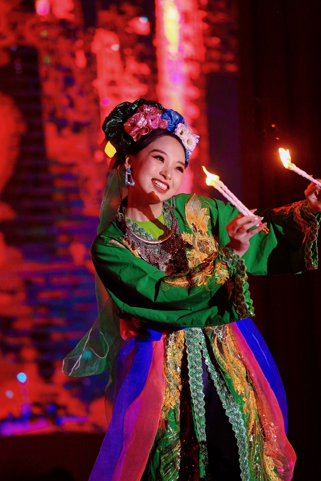 Mãn nhãn màn trình diễn hầu đồng của nữ sinh trường Báo - 5 Mãn nhãn màn trình diễn hầu đồng của nữ sinh trường Báo - 5
