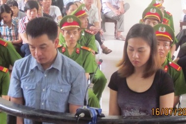 Con trai mâu thuẫn tình ái, bố và bác ruột bị đâm chết