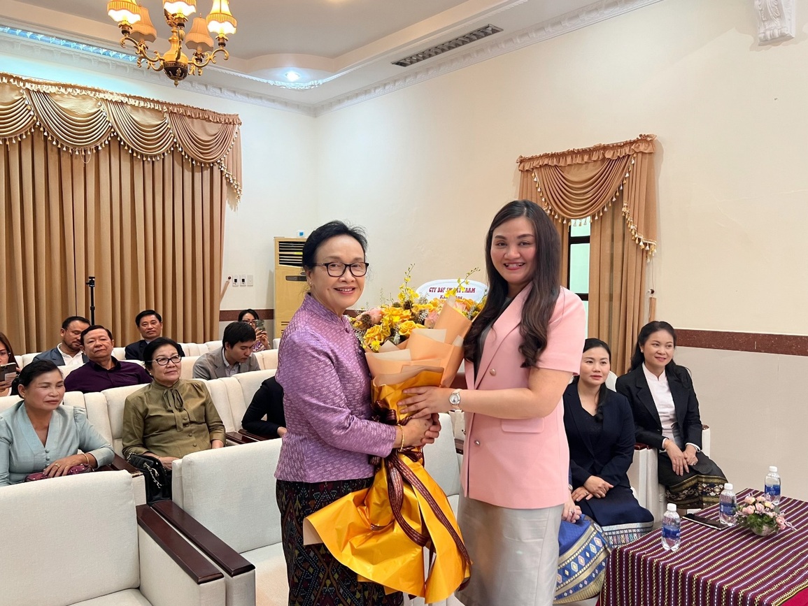 Công ty Indochina Holdings ký kết biên bản ghi nhớ với Vụ Trồng trọt Lào - 2 Công ty Indochina Holdings ký kết biên bản ghi nhớ với Vụ Trồng trọt Lào - 2