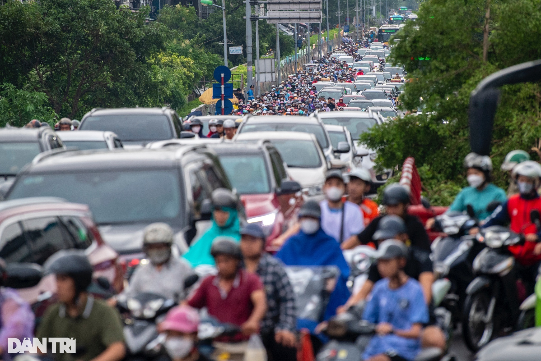 Cấm cầu Long Biên, hàng nghìn phương tiện nối đuôi nhau đi cầu Chương Dương - 9