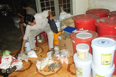 Vợ cán bộ thú y kinh doanh chất cấm trong chăn nuôi