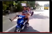 Lái xe bằng chân, chụp ảnh "tự sướng" sau khi phê ma túy 