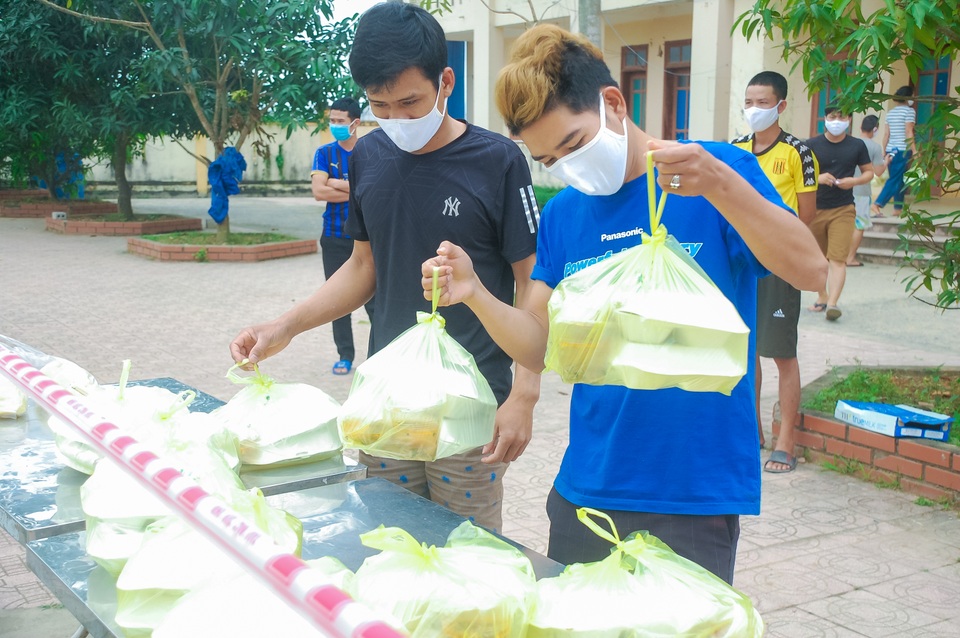 Ấm áp cuộc sống bên trong khu cách ly tập trung - 1 Ấm áp cuộc sống bên trong khu cách ly tập trung - 1