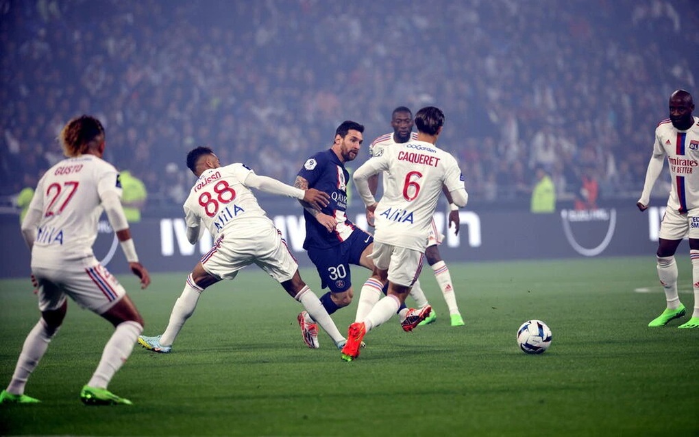 Messi xô đổ kỷ lục ghi bàn của C.Ronaldo - 2 Messi xô đổ kỷ lục ghi bàn của C.Ronaldo - 2