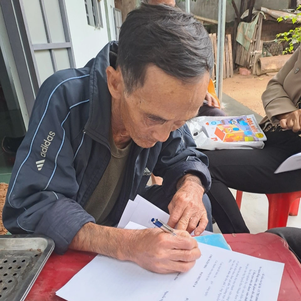 Bạn đọc Dân trí giúp người đàn ông ruột để ngoài da có nhà mới đón Tết - 7 Bạn đọc Dân trí giúp người đàn ông ruột để ngoài da có nhà mới đón Tết - 7