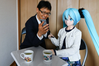 Nhật Bản: Nhân vật ảo trở thành bạn đời thật