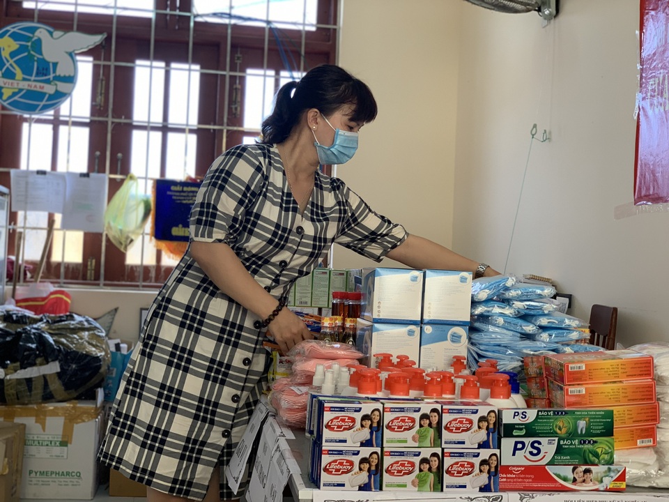 Ấm áp nghĩa tình cửa hàng thu phí bằng… nụ cười - 5 Ấm áp nghĩa tình cửa hàng thu phí bằng… nụ cười - 5
