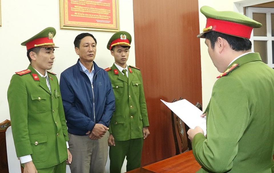 Cán bộ địa chính “phù phép” chiếm đoạt hơn 300 triệu đồng - 1 Cán bộ địa chính “phù phép” chiếm đoạt hơn 300 triệu đồng - 1