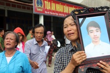 Xử nghi án tài xế cố tình cán chết nam sinh: Trả hồ sơ điều tra bổ sung