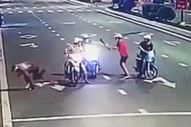 Truy tìm thủ phạm chém người dừng đèn đỏ lúc rạng sáng