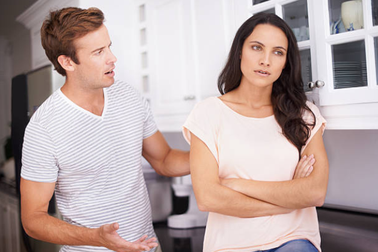 Khôi hài chuyện cô vợ lấy chồng quê rồi lại chê mẹ chồng “nhà quê”