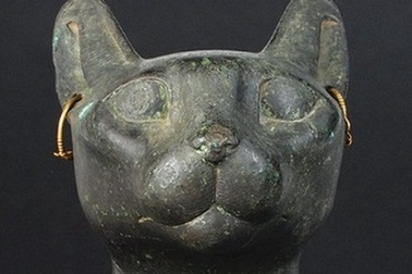 Bức tượng suýt bị vứt vào thùng rác có giá… 1,7 tỉ đồng