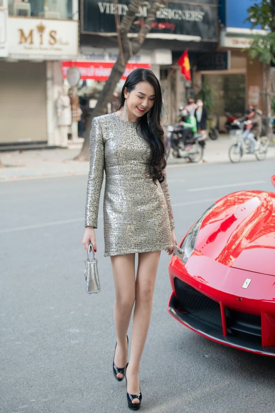 Mai Phương Thúy đơn giản với áo yếm vẫn nổi bật - 5 Mai Phương Thúy đơn giản với áo yếm vẫn nổi bật - 5
