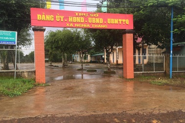 Chủ tịch xã dùng bằng giả, cho bí thư xã “mượn” đất công xây nhà