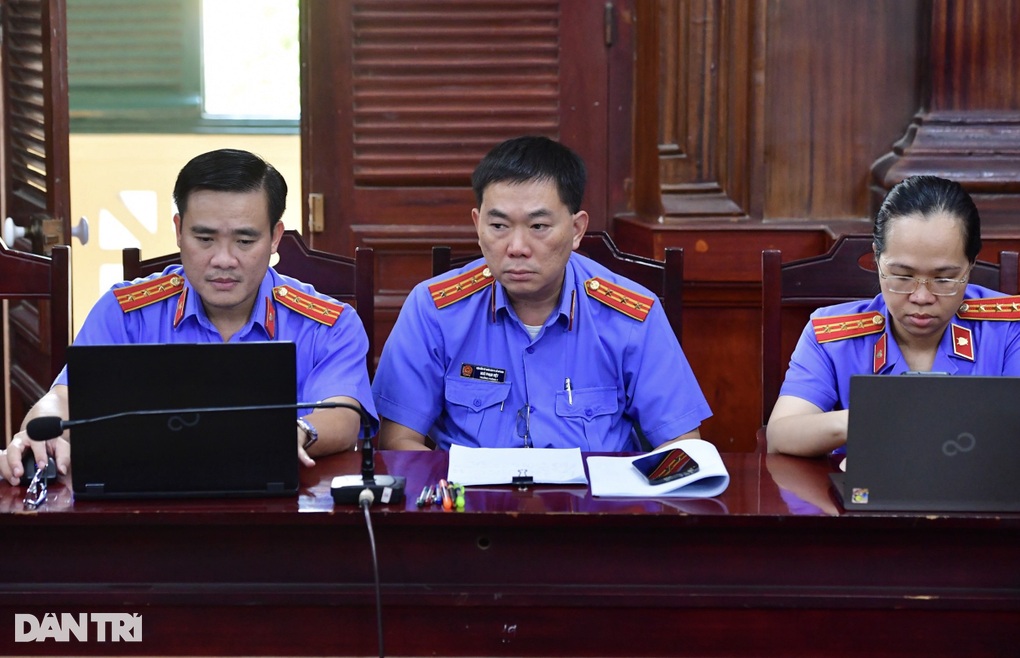 Bà Trương Mỹ Lan nói có tỷ phú nước ngoài muốn đem tiền giúp bị cáo - 2 Bà Trương Mỹ Lan nói có tỷ phú nước ngoài muốn đem tiền giúp bị cáo - 2