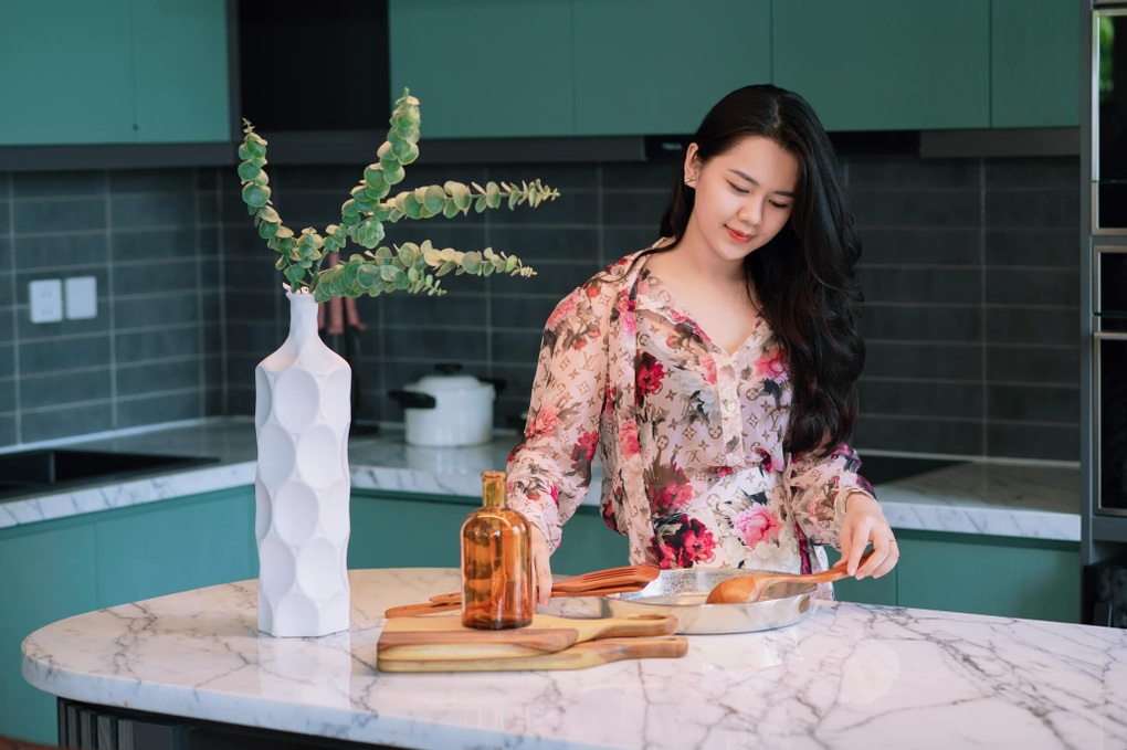 Sau 5 năm cưới cầu thủ Quế Ngọc Hải, hoa khôi Đại học Vinh giờ ra sao? - 4 Sau 5 năm cưới cầu thủ Quế Ngọc Hải, hoa khôi Đại học Vinh giờ ra sao? - 4
