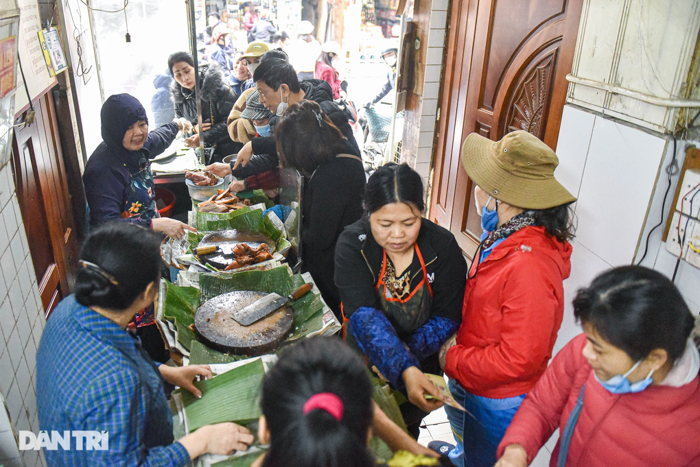Gia đình ba đời bán thịt quay, ngày vía Thần Tài hết tạ thịt trong 1 giờ - 3 Gia đình ba đời bán thịt quay, ngày vía Thần Tài hết tạ thịt trong 1 giờ - 3