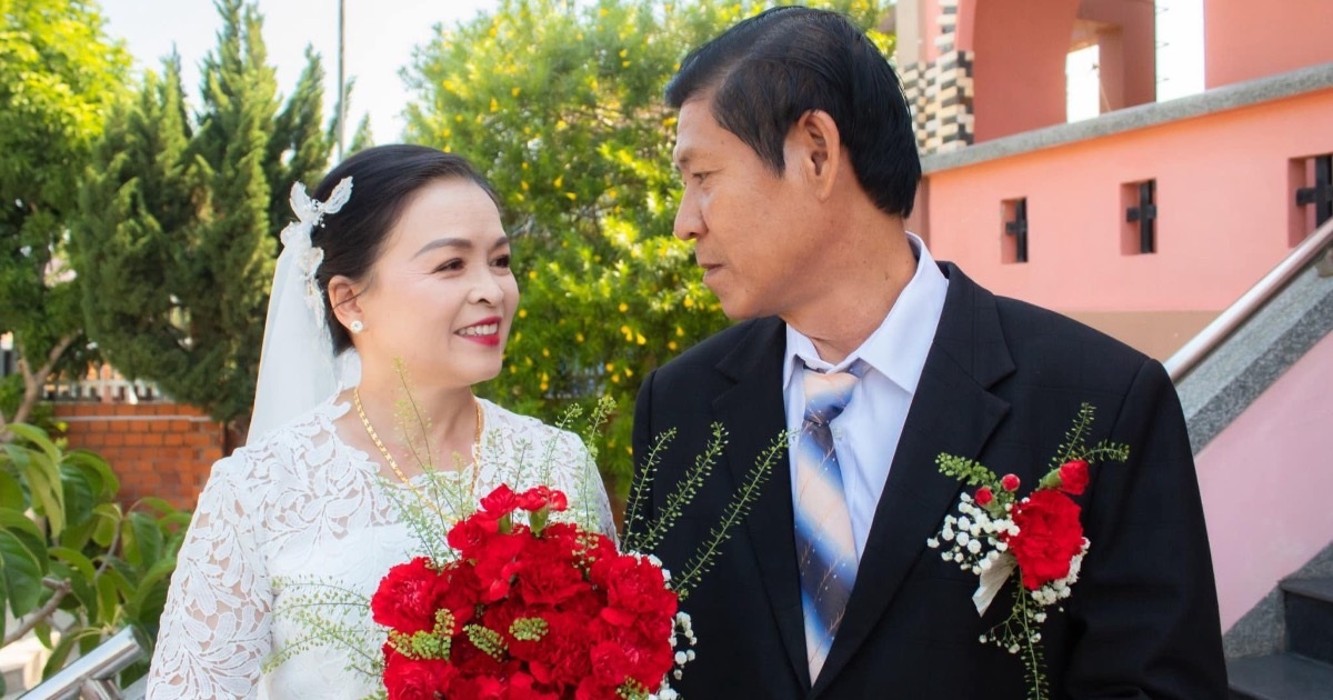 View - Góa chồng 20 năm, cô dâu U60 Đà Lạt tìm thấy hạnh phúc bên ông bố đơn thân | Báo Dân trí