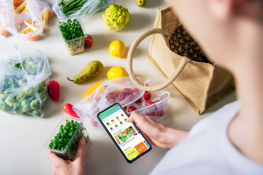 Xu hướng sắm Tết online của giới trẻ