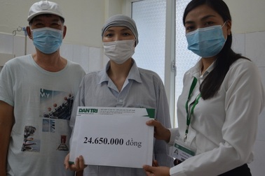 Nữ điều dưỡng mắc "ung thư kép" nghẹn ngào được bạn đọc tiếp tục giúp đỡ