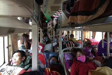 Quảng Bình: Một buổi sáng xử phạt gần 30 xe nhồi nhét khách, chạy quá tốc độ