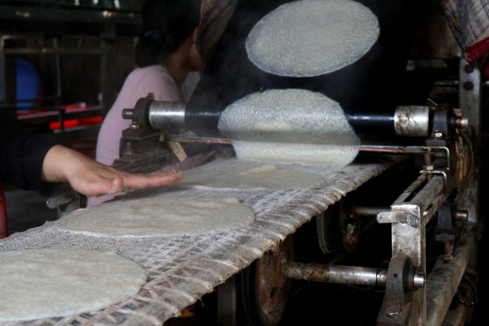 Làng bánh tráng đất Quảng “mướt mồ hôi” chạy đua cùng Tết Làng bánh tráng đất Quảng “mướt mồ hôi” chạy đua cùng Tết