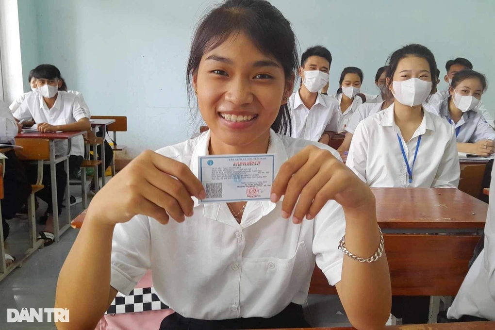 Cùng chung tay tặng học sinh khó khăn BHYT, giảm nỗi lo trước năm học mới - 1 Cùng chung tay tặng học sinh khó khăn BHYT, giảm nỗi lo trước năm học mới - 1