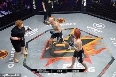 Trận đấu kỳ lạ: Nữ võ sĩ một mình "cân" cả hai ông cháu trên sàn MMA