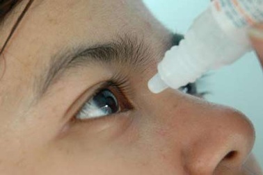 Tự mình làm hỏng "cửa sổ tâm hồn"