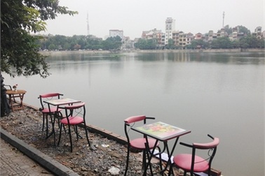 Quán trà đá Hồ Tây, mỗi tháng thu 1 lượng vàng