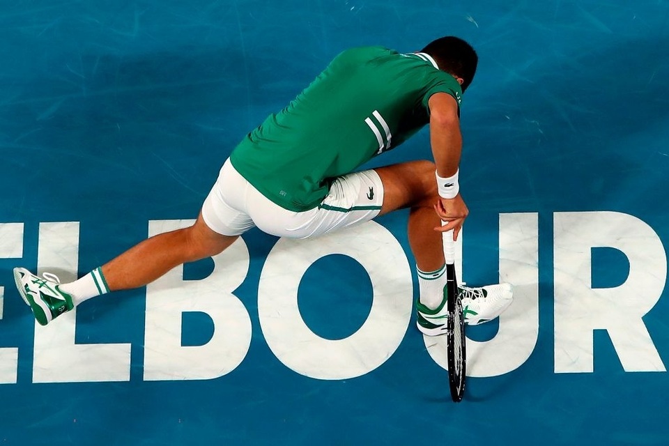Djokovic phải dừng thi đấu để khán giả rời sân - 4 Djokovic phải dừng thi đấu để khán giả rời sân - 4