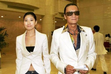 80 tuổi, cha của Tạ Đình Phong chuẩn bị lên chức bố lần nữa