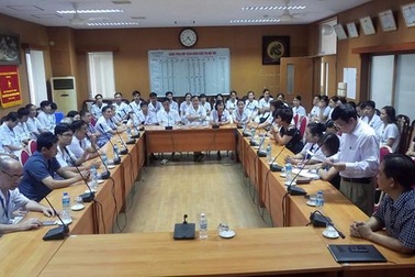 Vụ cách chức giám đốc bệnh viện 1 năm: Bãi bỏ thời hạn cách chức