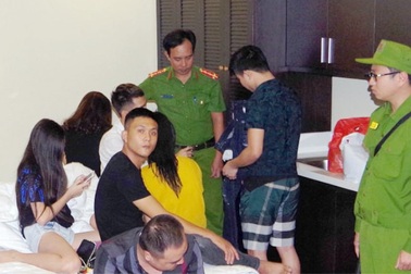 Bắt 7 “nam thanh, nữ tú” tổ chức sử dụng ma túy tại nhà nghỉ