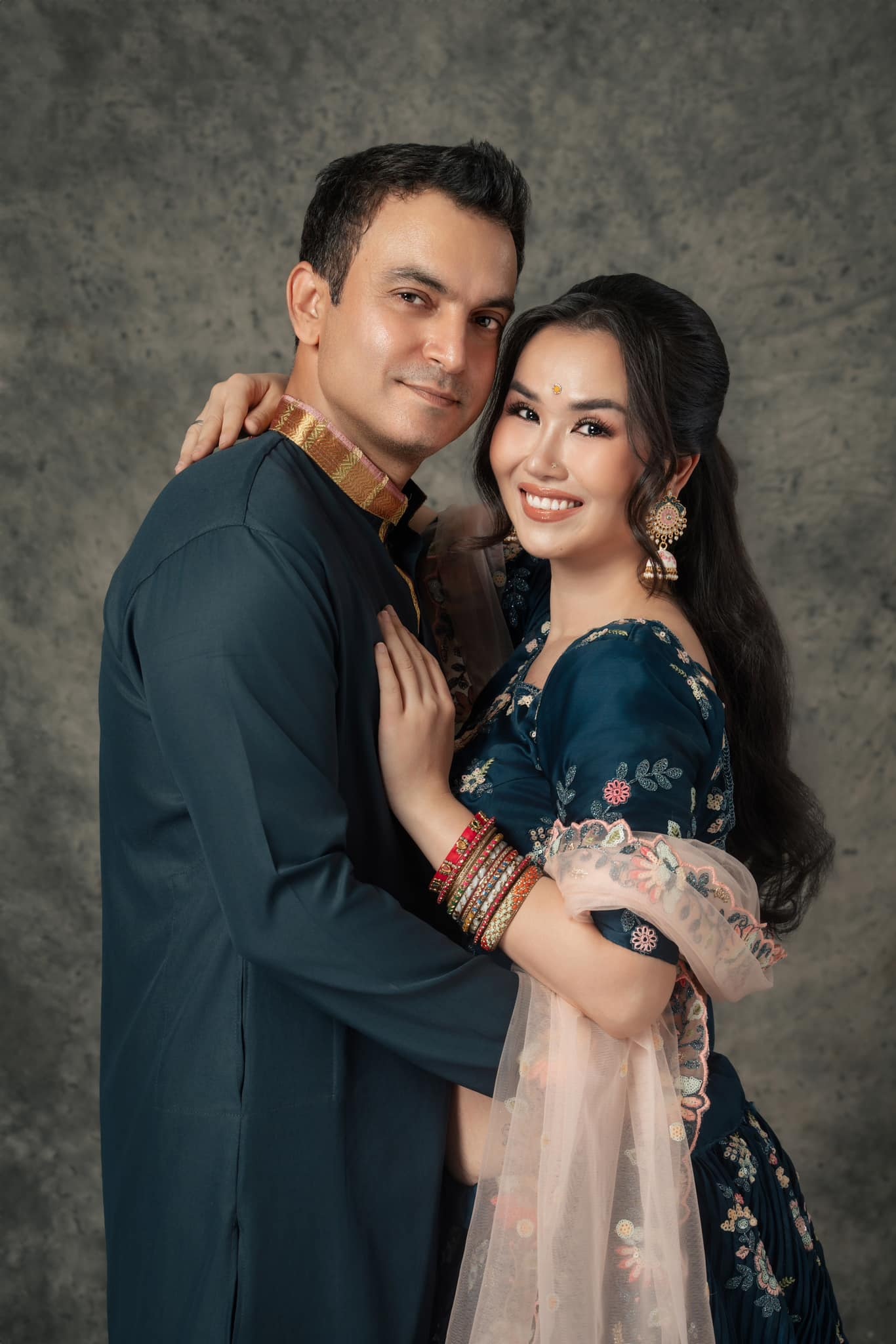 Võ Hạ Trâm: Viên mãn bên chồng Ấn Độ, gây sốt khi hát ca khúc 3 tỷ lượt xem - 5 Võ Hạ Trâm: Viên mãn bên chồng Ấn Độ, gây sốt khi hát ca khúc 3 tỷ lượt xem - 5
