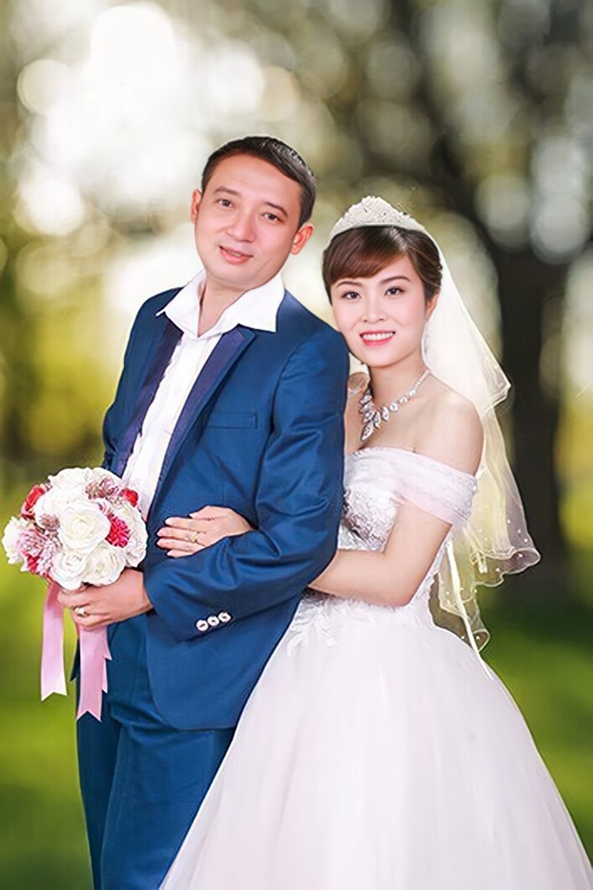 Danh hài Chiến Thắng tiết lộ cuộc sống hiện tại bên vợ kém 15 tuổi - 2 Danh hài Chiến Thắng tiết lộ cuộc sống hiện tại bên vợ kém 15 tuổi - 2