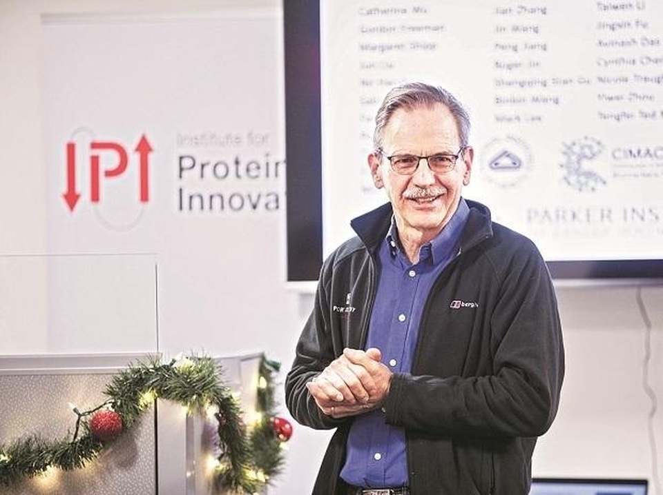 Gặp giáo sư đổi đời thành tỷ phú nhờ Covid-19 nhưng vẫn đạp xe đi làm - 1 Gặp giáo sư đổi đời thành tỷ phú nhờ Covid-19 nhưng vẫn đạp xe đi làm - 1